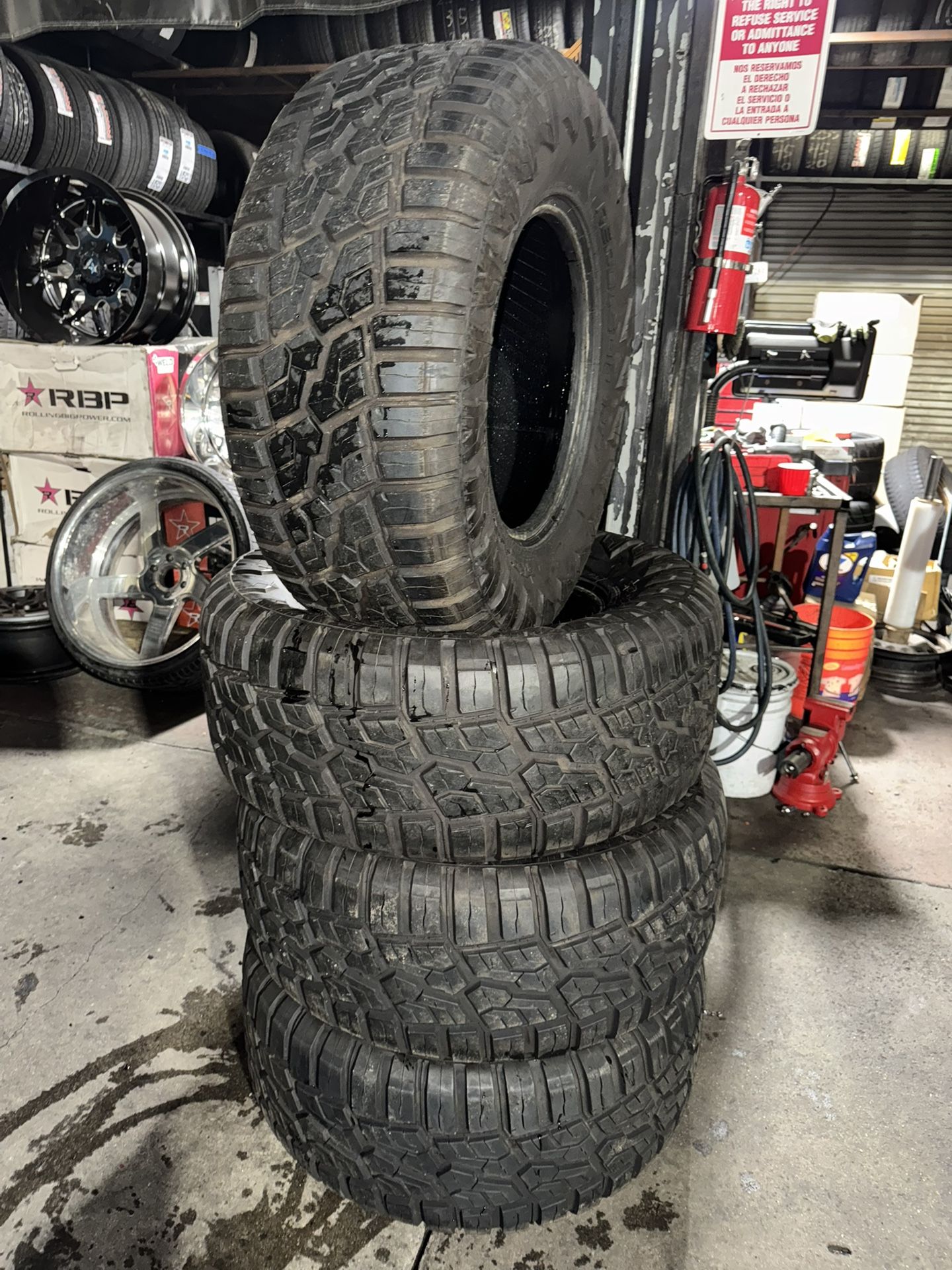 4 Used Tires 33x12.50R17 RBP R/T 95% Tread