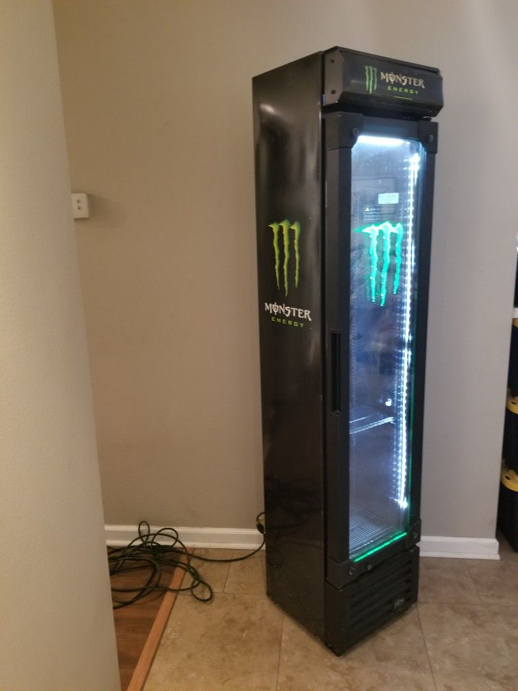 MONSTER ENERGY IDW COMMERCIAL REFRIGERATOR 6FT for Sale in Las Vegas, NV OfferUp