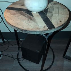 Table with 3 chairs 2 soft cloths ones and two ika end tables and 2 circle end tables ..good shape bo pick up only