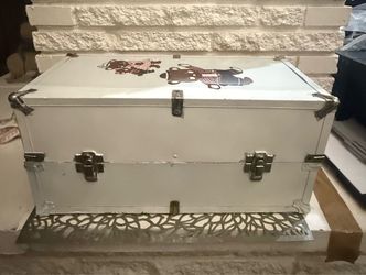 White & Pink Metal Storage Trunk Chest Bear Pattern Hinged Lid 18'x9"x 8.5"