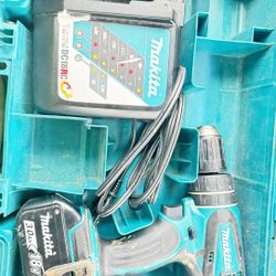 Makita Cordless Hammer Drill/Drive XPH01 CONCRETE/STEEL: 1/2  3 ah battery and charger