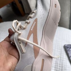 Brooks  Size 10  Mujer 