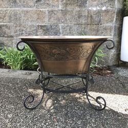 Metal Garden Container & Stand