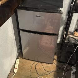 Galanz Mini Fridge/Freezer