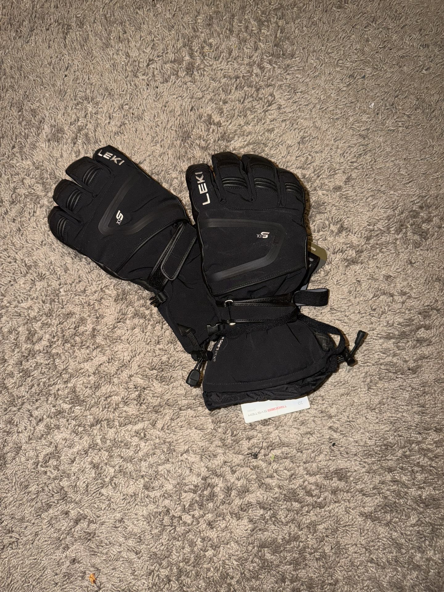 LEKI trigger system ski gloves