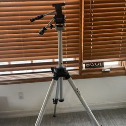 MANFROTTO Model 055 Tripod