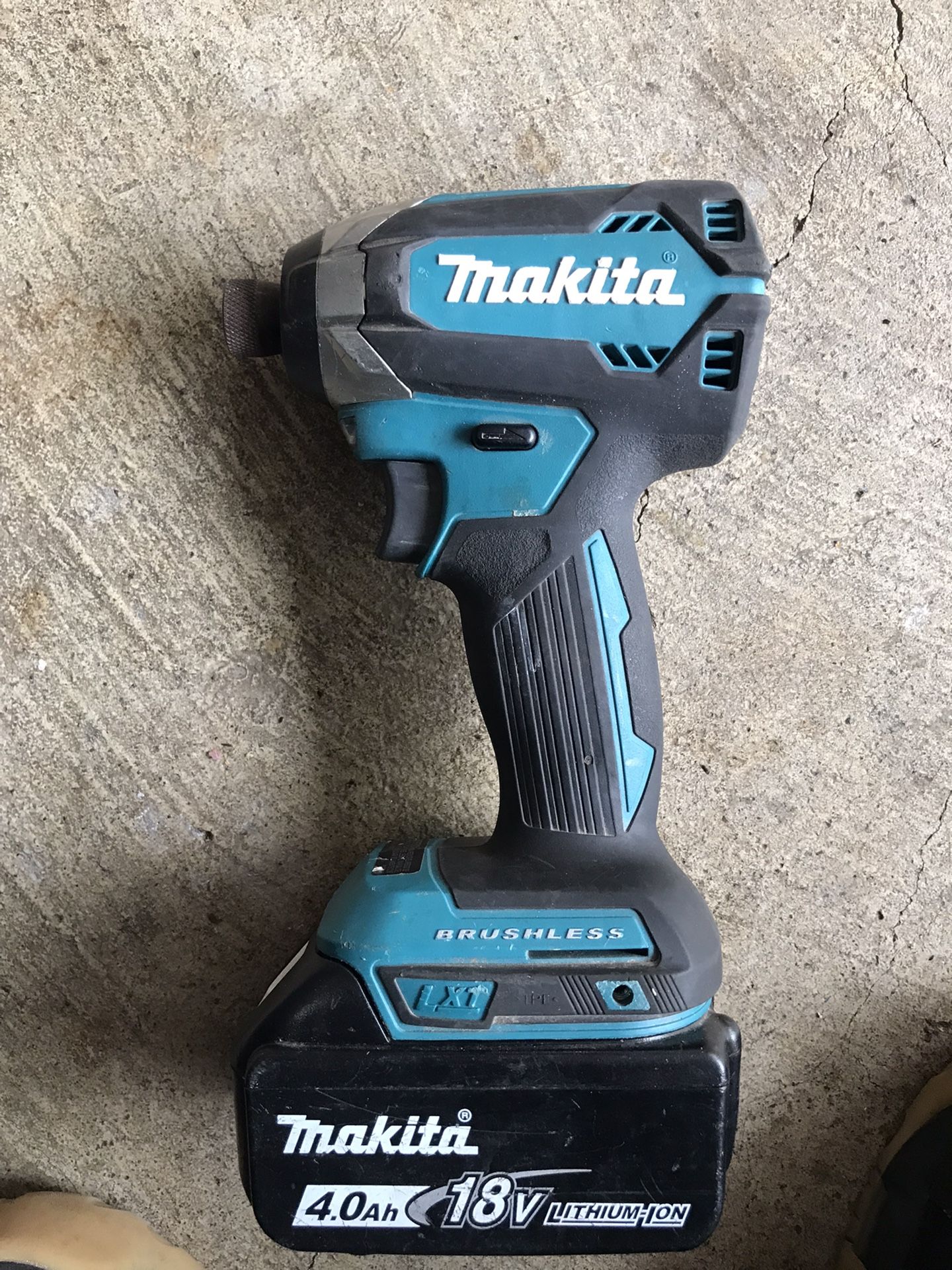 Makita XDT13 With 4.0ah Battery 