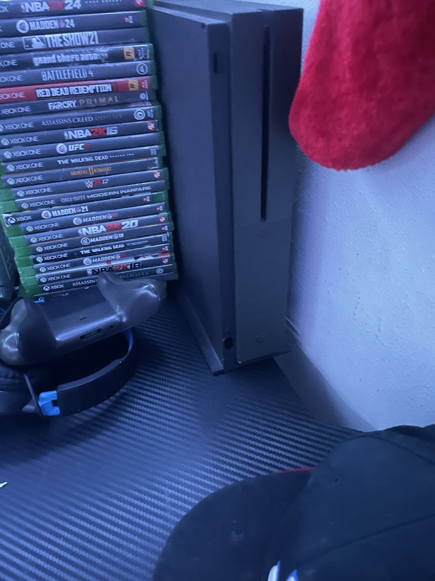 Xbox 1s And Games