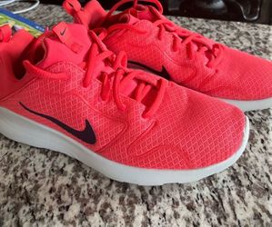 Like New Sz 6.5 Fit 7 Orange Nike   SALE  $25  🍀