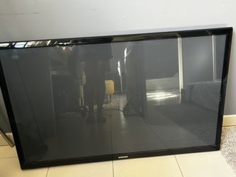 📺 Samsung 65” 4K UHD Smart TV – Like New!