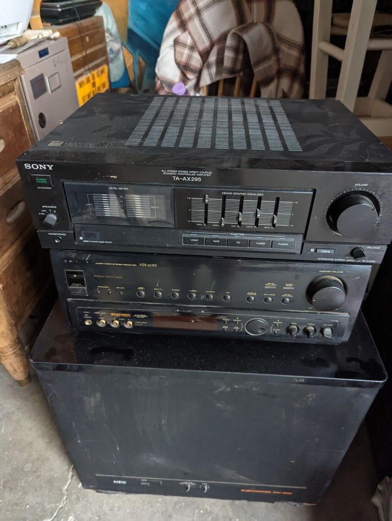 VINTAGE STEREO EQUIPMENT