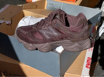 New Balance 9060 Sneaker Burgundy Suede
