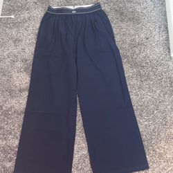 Alo Yoga Black Wide-Leg Pants – Comfortable & Minimal