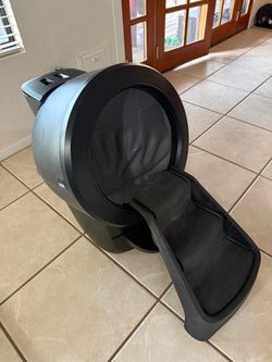 Litter Robot 4 Barely Used With Steps and Litter Hopper