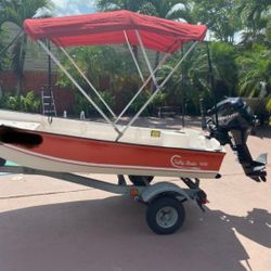 SMALL FIBERGLASS BOAT
