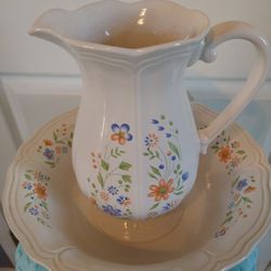 Vintage Federalist USA Pitcher And Basin