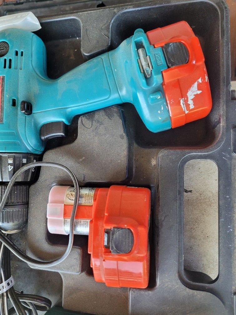 Mikita DC 1410 Drill with 2 Batteries