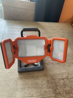 RIDGID Triple Panel LED Work Light18V tool only