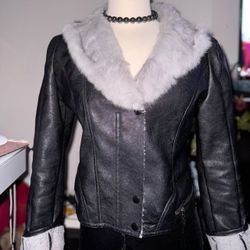 Womens Black Fur Collar Jacket Size XL (Fits S-L nicely & slightly oversized) by Shumeixin Fashion Cropped Moto Biker Faux Leather Coat