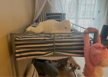 Bed , metal
