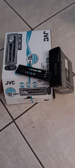 Car Radio AM/FM AND CASSETTE PLAYER