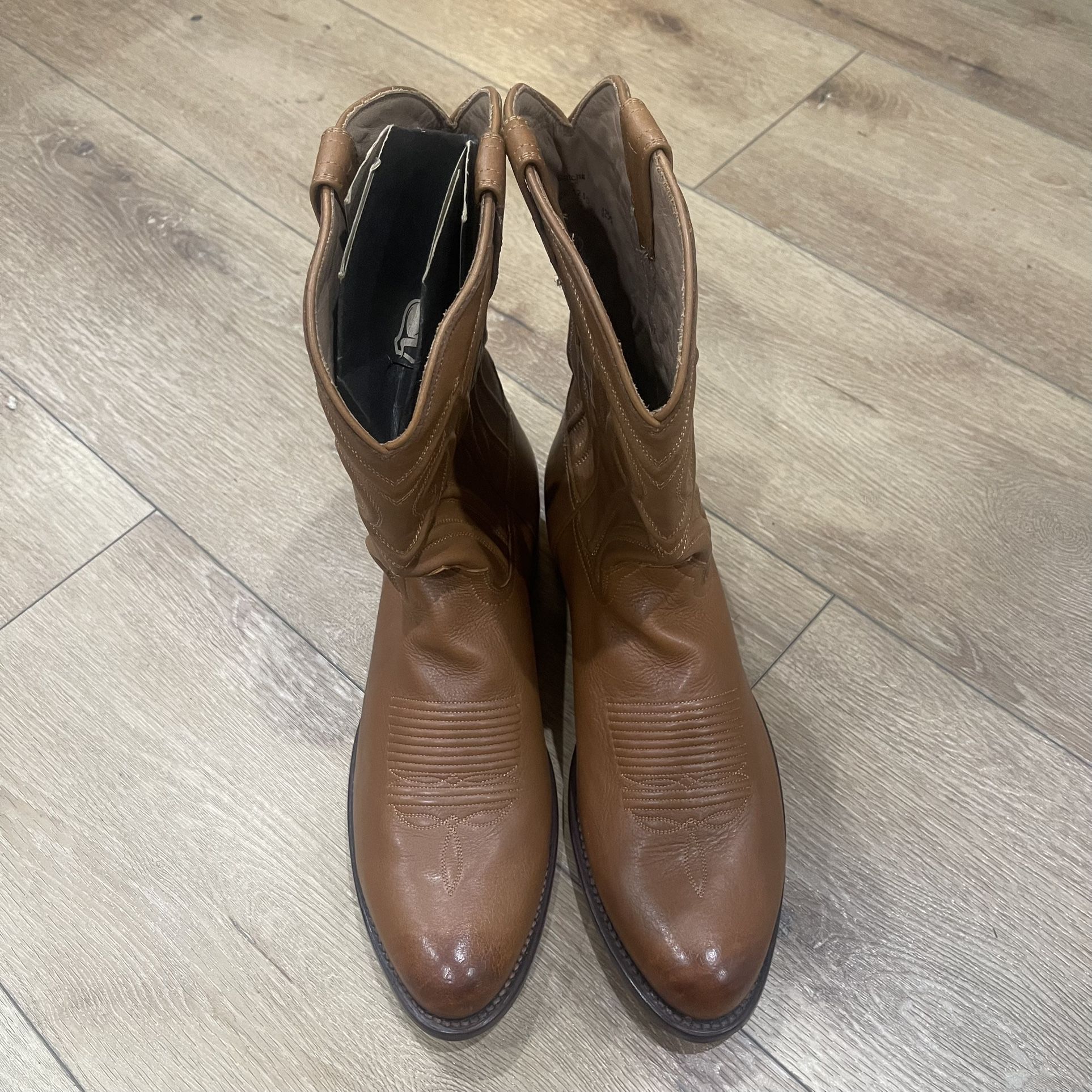 Cuero Cowboy Roper Boots - 12.5D The Boss vs. The Cavalier ? A breakdown of the subtle  main image 3