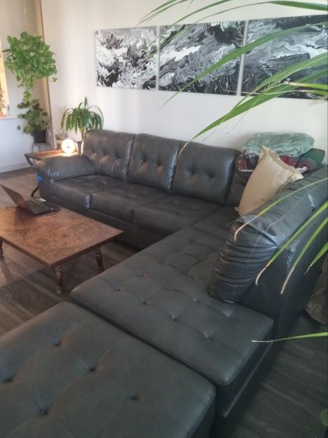 Sectional Couch w/ Ottoman - Esspresso Brown