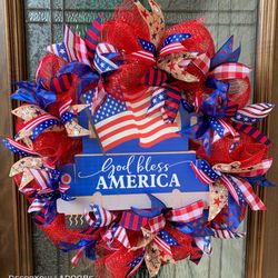 Beautiful god bless America Vintage Truck Patriotic Wreath 
