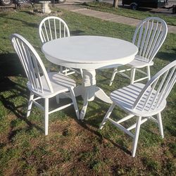 Kitchen table with center pedestal and 4 chairs