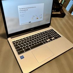 Acer Touchscreen Chromebook $300 Come With Charger And Case/bag