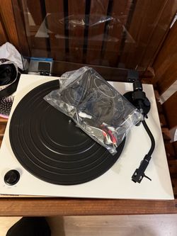 Fluance RT82 turn table