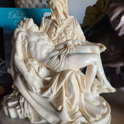 Michelangelo Pietà Replica Sculpture