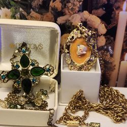 #2039, UNIQUE 1928 SIGNED NECKLACE, SET, GREEN , BLUE AND PINK CRYSTAL STONES
