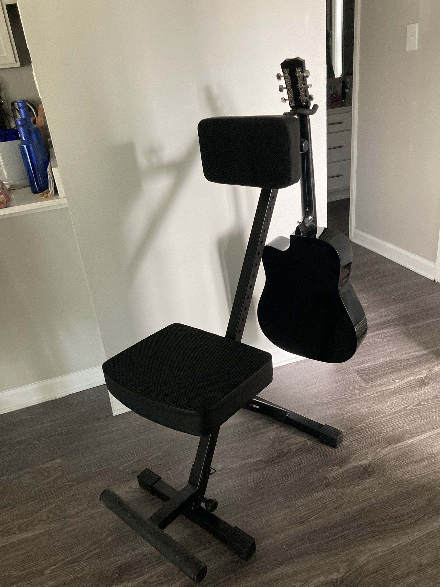 Brand New!Gator Frameworks Deluxe Guitar Performance Seat with 3-Point Height-Adjustment System and Rear Guita