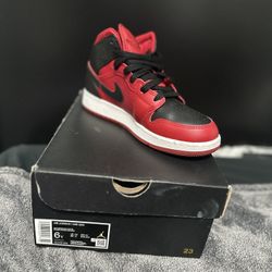 Jordan 1 Mid