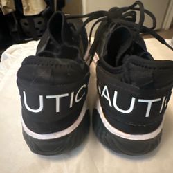 Shoes for men size 11. Like new