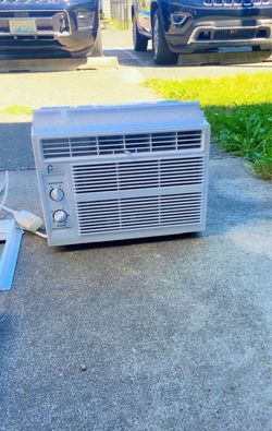 Perfect Aire Window Air Conditioner.. pick up in Auburn