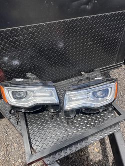 headlight Jeep 2020
