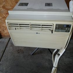 LG 8000 BTU Air Conditioner! 