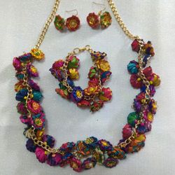 New Set Of Necklace, Bracelet And Earrings. Made In Mexico. Hablo Español.