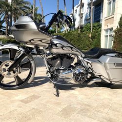 Harley Davidson Road Glide Bagger