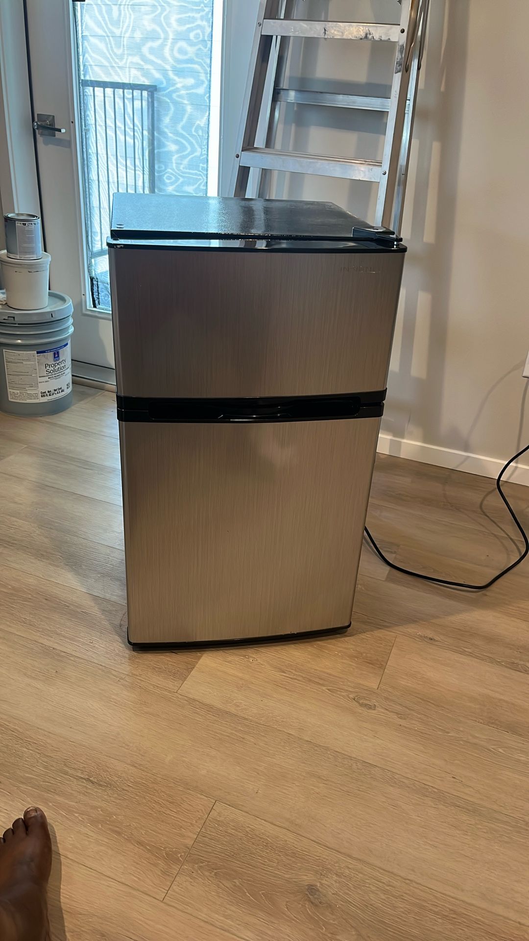 Mini fridge