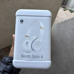 Beats Solo 4 Bluetooth Headphones 