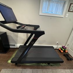 Peloton Treadmill – Like New