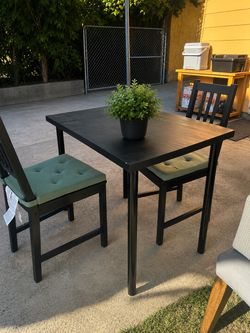 Table with 2 chairs free delivery 🚚