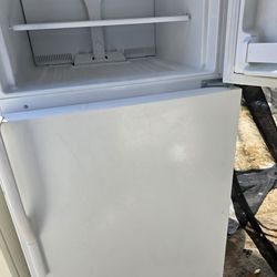 Kenmore Fridge Apt Size 30 By 67 High Works Excellent 