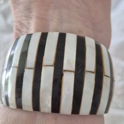 Vtg.Rare Inlaid MOP & Dark Brown HORN Cuff Bracelet