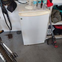 GE Mini Fridge