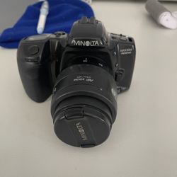 Minolta Maxxum 400si Film Camera