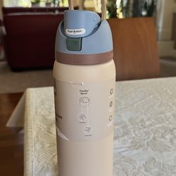 Owala 32 oz insulated water bottle